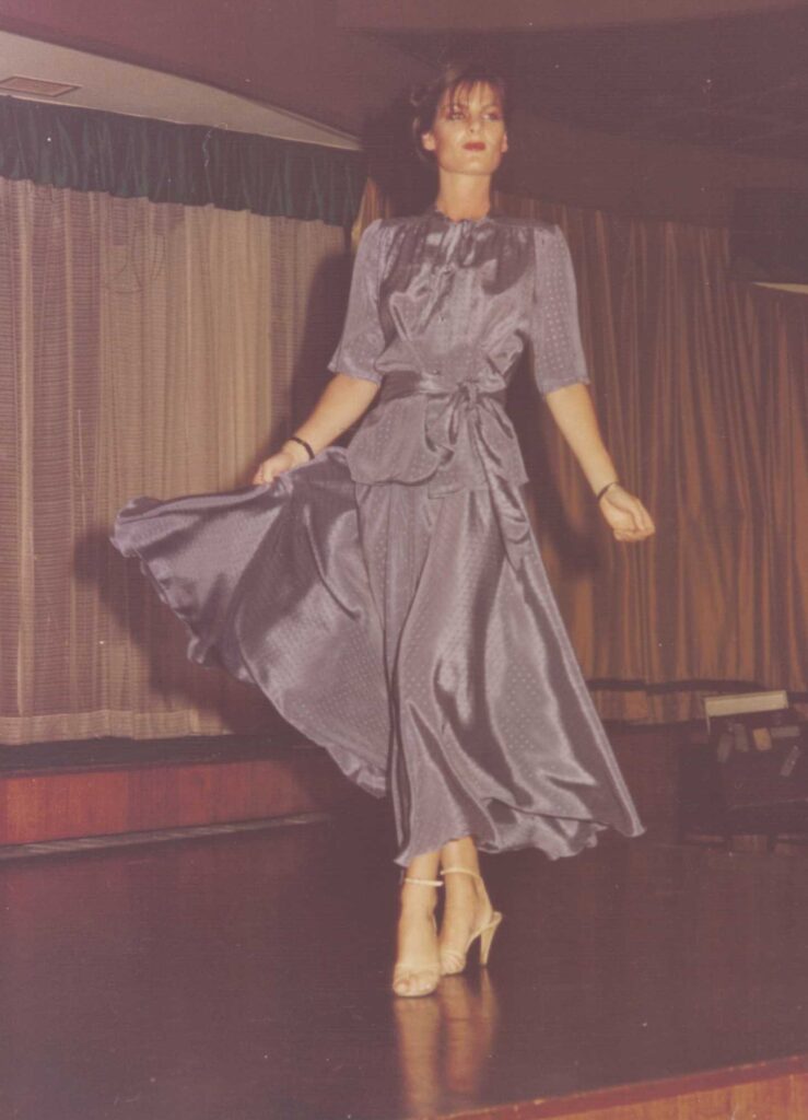 Desfile australia,Foto vestido gris